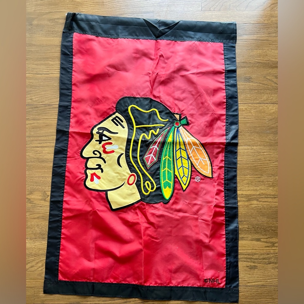 Chicago Black Hawks Appliqué House Flag 28W x 44L. No orig pckg. never hung
